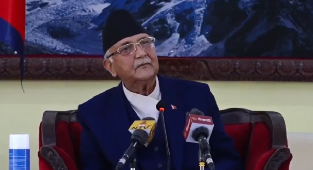 केपी ओलीमाथि हातपात